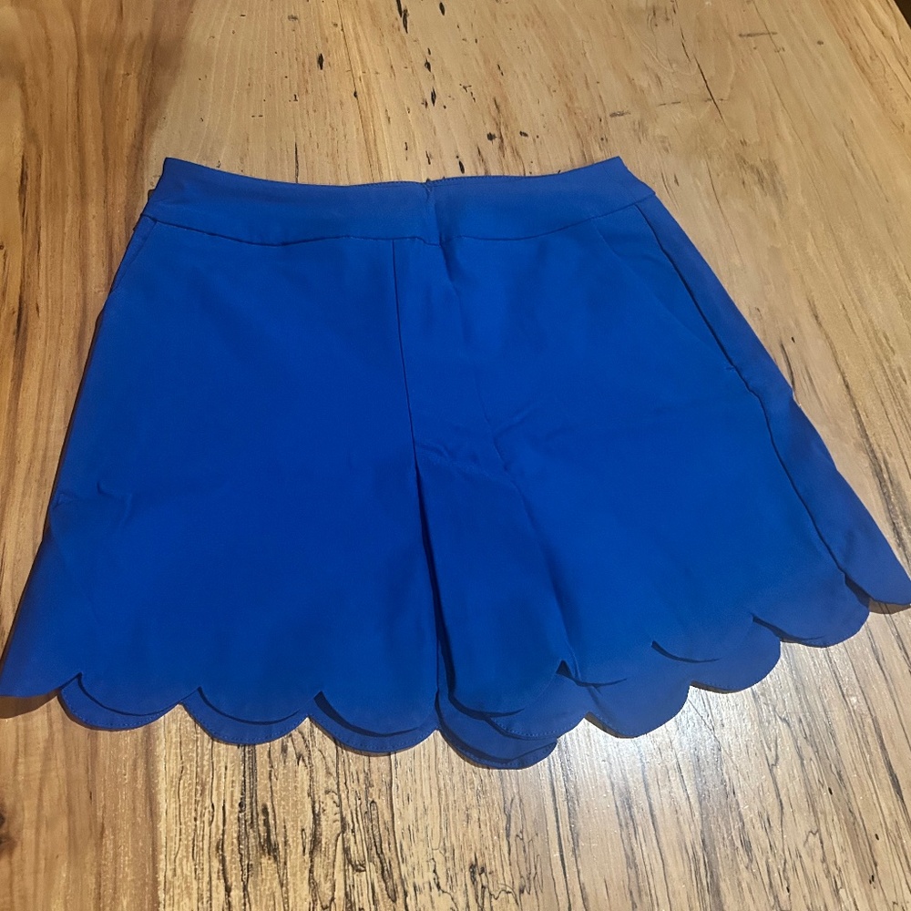 Super cute blue scalloped shorts